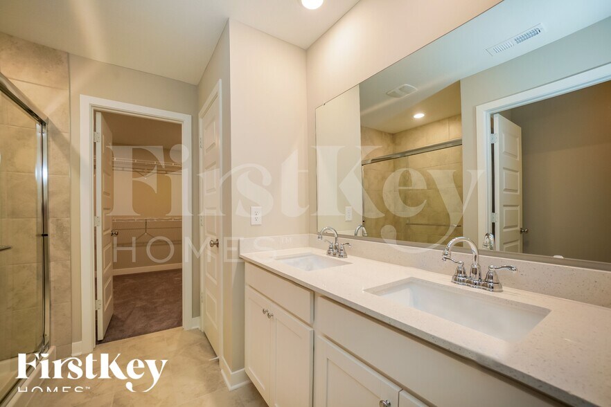 Building Photo - 2285 S Bingham Pl