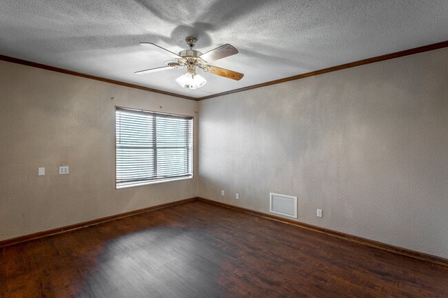 Building Photo - 17 Barnhardt Cir