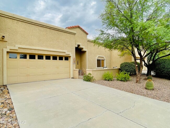 Building Photo - 12683 N Sleeping Coyote Dr