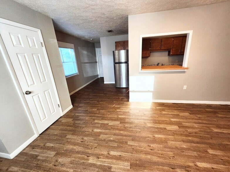 Building Photo - 5230 Beach Dr