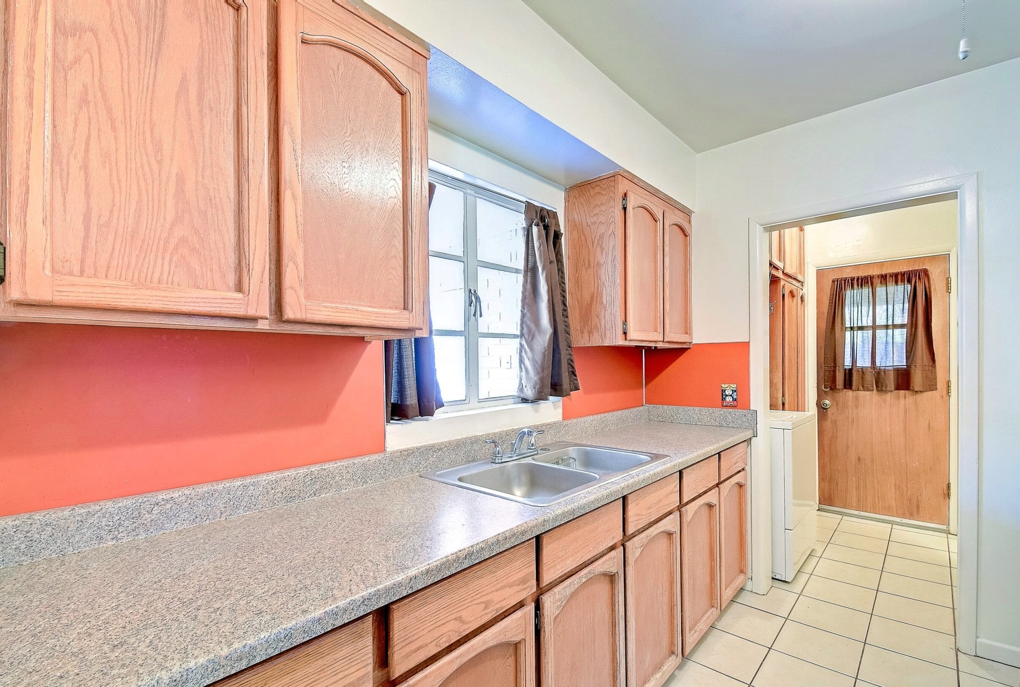 Building Photo - 6804 E 6th St