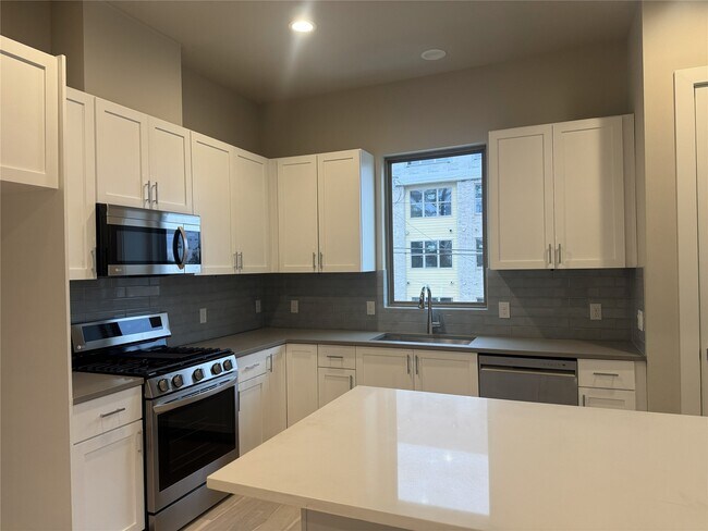 Building Photo - 540 Janisch Rd