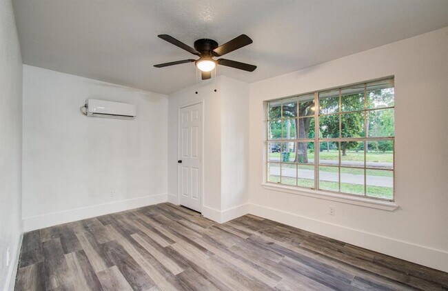 Building Photo - 607 Jeb Stuart Ln