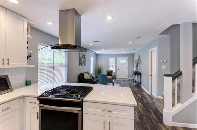 Building Photo - 1710 Palmetto Dr