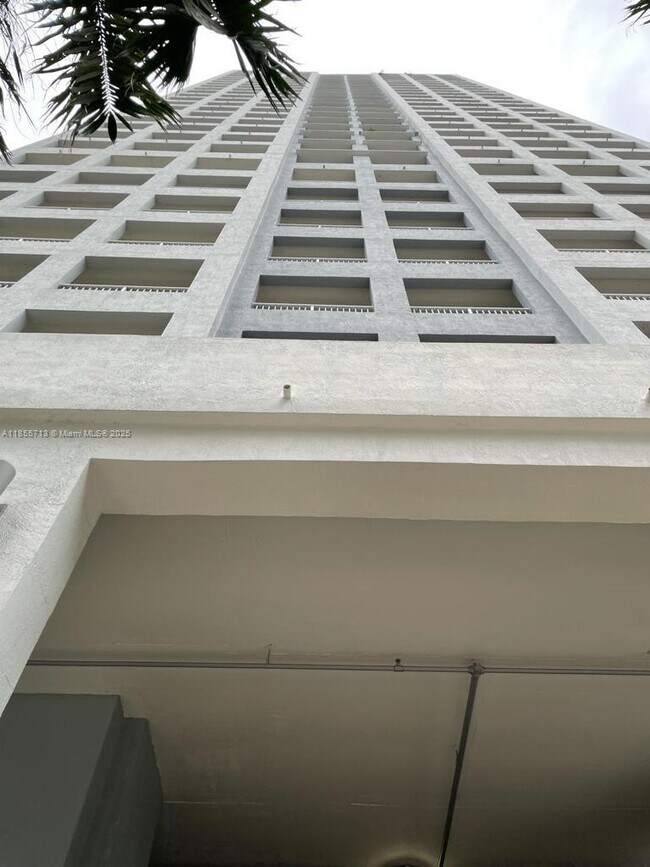 Building Photo - 170 SE 14th St