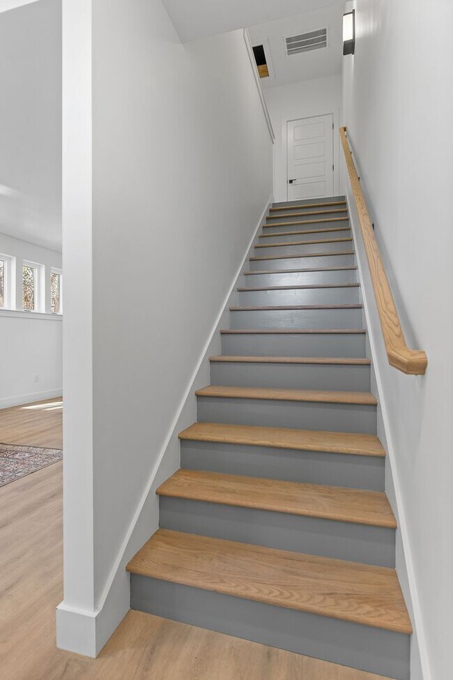 Building Photo - 1758 S Highland Park Ave