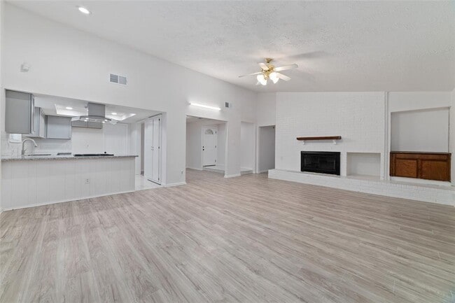 Building Photo - 9910 Kent Towne Ln