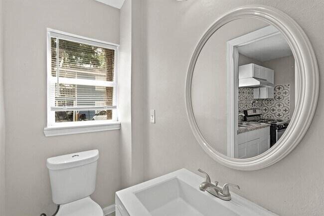 Building Photo - 523 Henke St