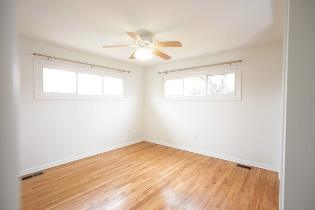 Building Photo - 2305 River Rd