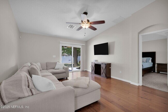 Building Photo - 16301 Magnolia Grove Way