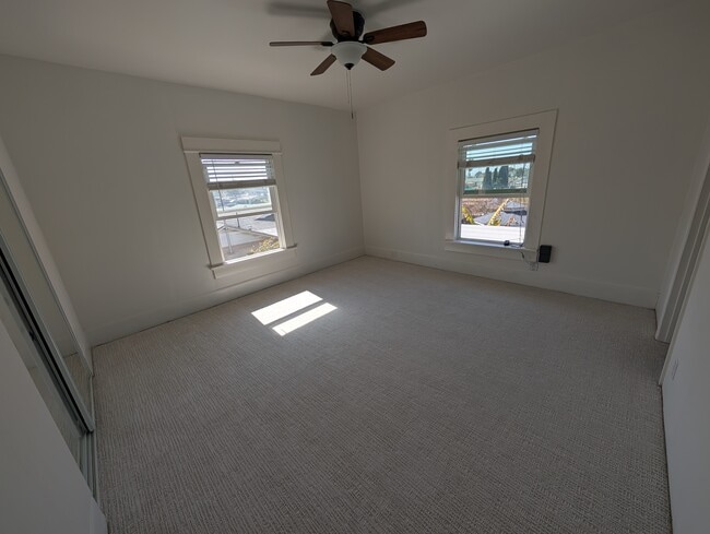 Building Photo - 208 D Ave