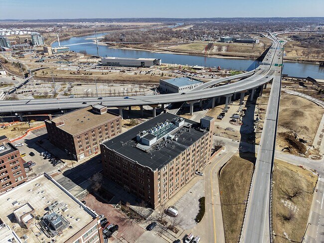 Building Photo - Beebe Runyan