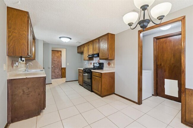 Building Photo - 1205 Swan Lake Rd