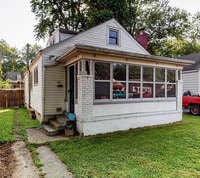 Building Photo - Welcome to 1161 Lincoln! 2 bedrooms & 1.5 bths