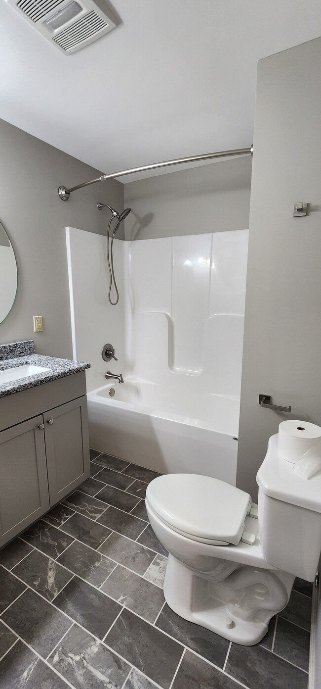 Hall bath with double vanity - 420 Hill Ave