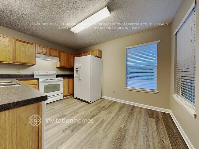 Building Photo - 11122 Stanley Steamer Ln