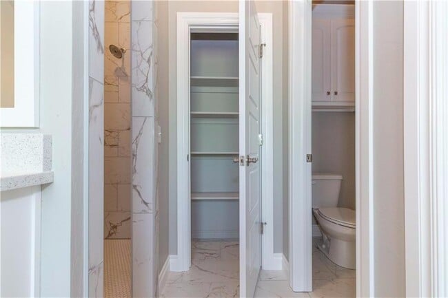 Building Photo - 3140 Drake Crest Dr