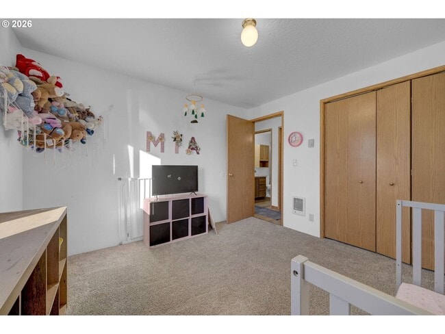 Building Photo - 3 Bed/ 1 Bath Home with RV Parking
