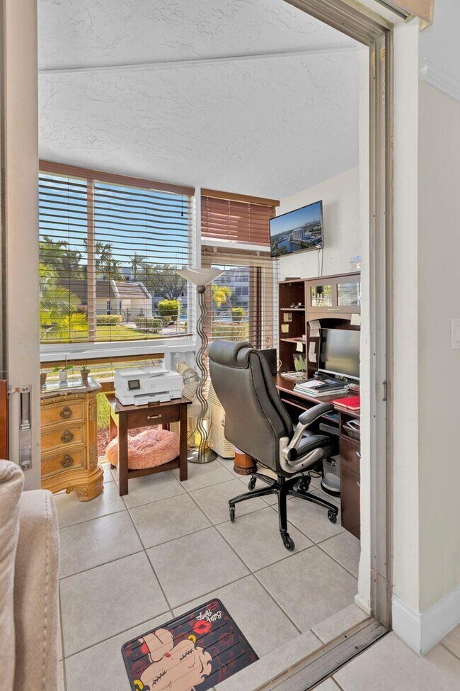 Building Photo - 6850 Royal Palm Blvd