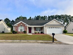 Building Photo - AVAILABLE NOW!! 4 Bedroom 2 Bathroom Home