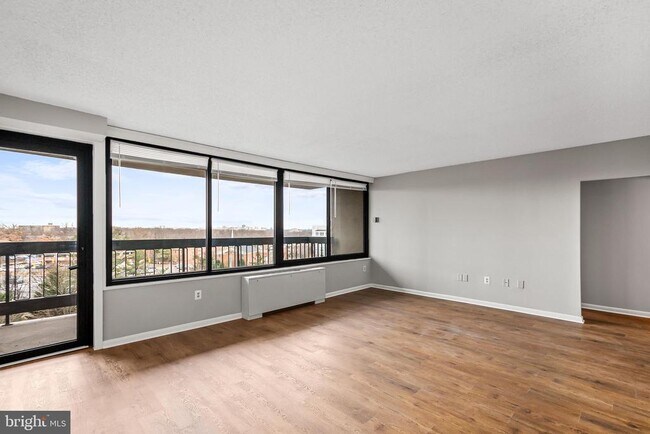 Building Photo - 3701 S George Mason Dr