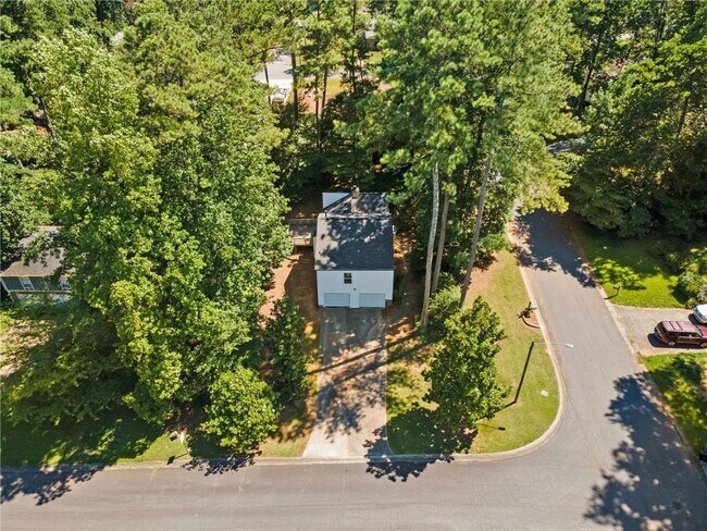 Building Photo - 4060 Oak Ferry Dr NE