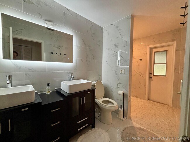Building Photo - 325 Knotty Wood Ln