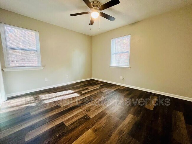 Building Photo - 701 Summitt Ave