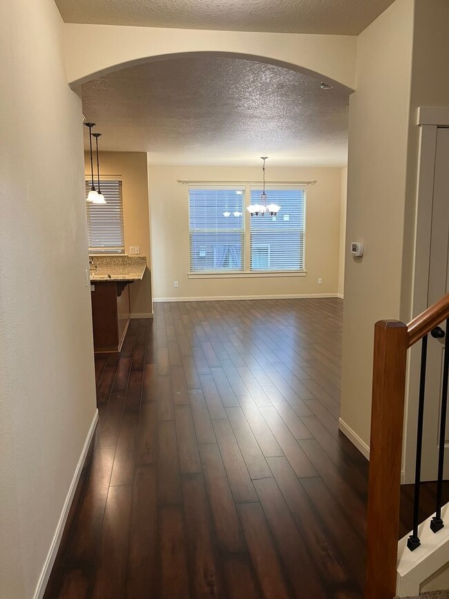 Building Photo - Beautiful Craftsman Style Home in Felida - 3 Bedroom/2.5 Bath - Available for showing on 3/30!