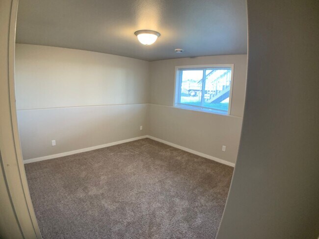 Building Photo - 4 bed 3 bath Single Family Home