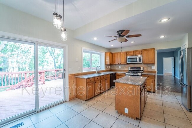 Building Photo - 13183 Oak Farm Dr