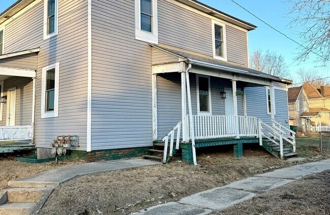 Building Photo - MGAM-800-802 1/2 N Mulberry St