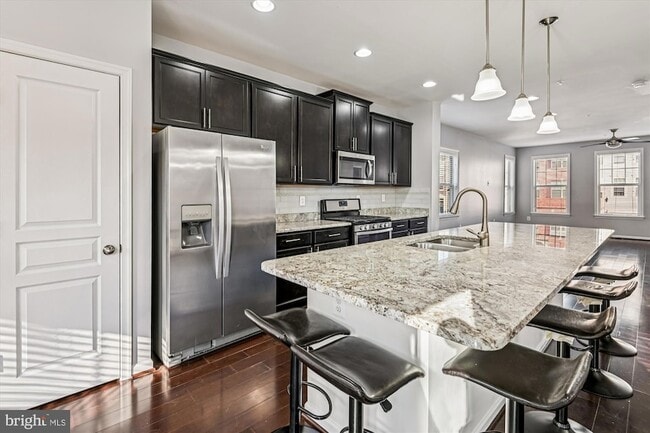 Building Photo - 7523 Holly Ridge Dr