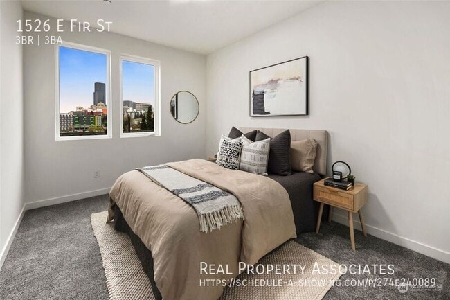 Building Photo - 1526 E Fir St