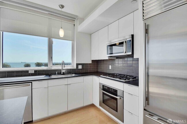 Building Photo - 501 Beale St