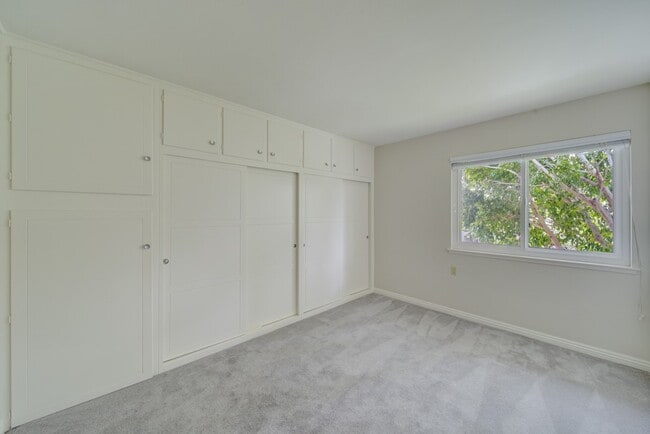Building Photo - 328 Avenida Carmel