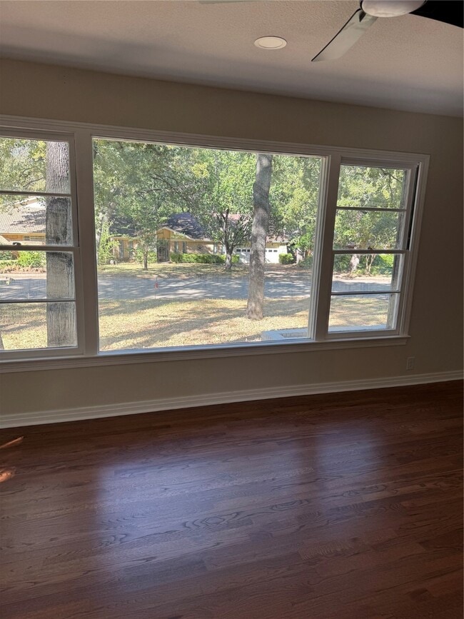 Building Photo - 805 Ross Trail