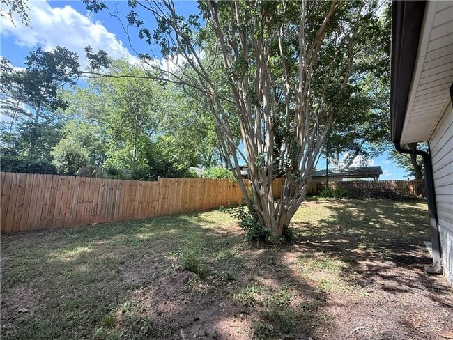 Building Photo - 980 Hilltop Ct