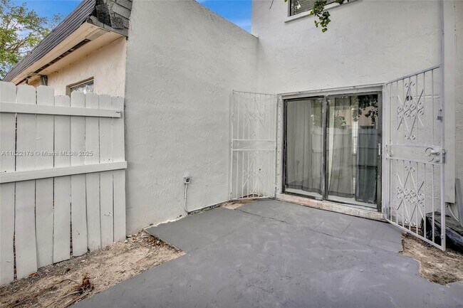 Building Photo - 3916 NW 207 St Rd