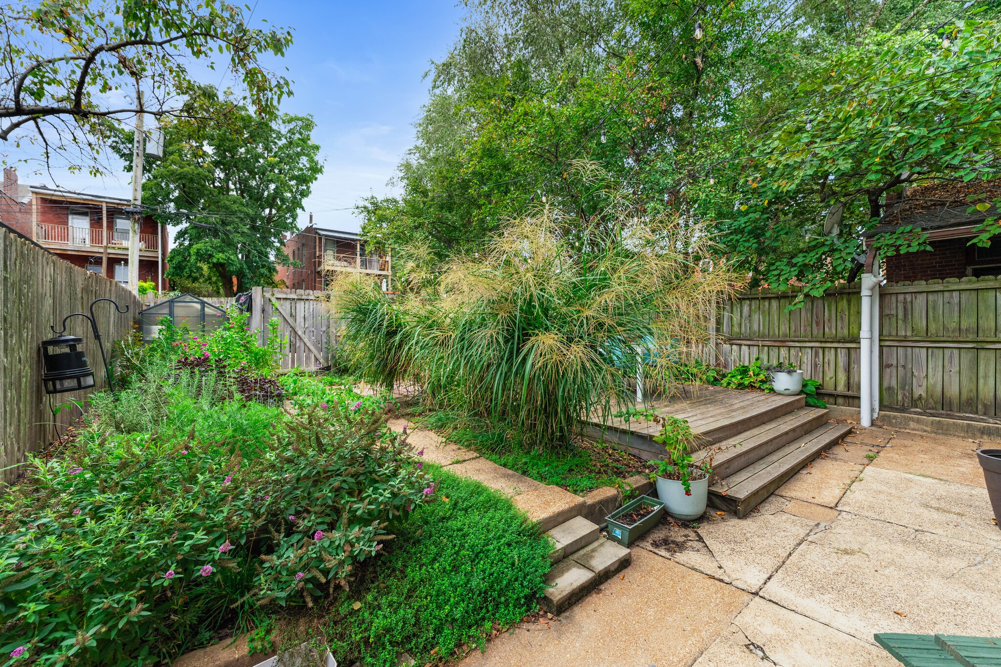 Building Photo - 2014 James St