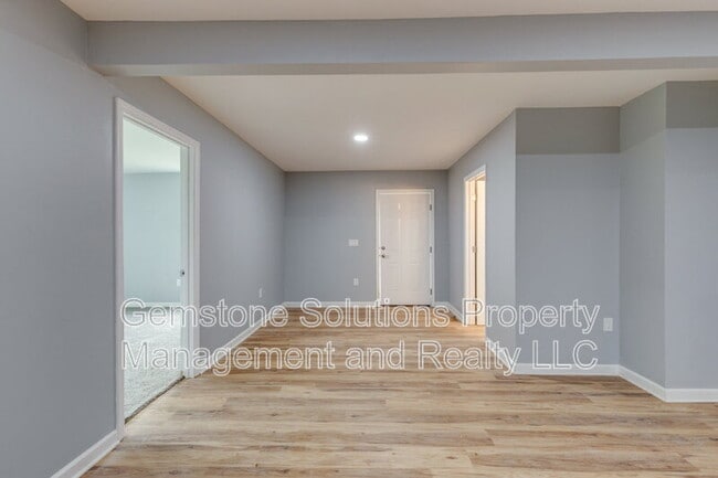 Building Photo - 2930 Primrose Cir