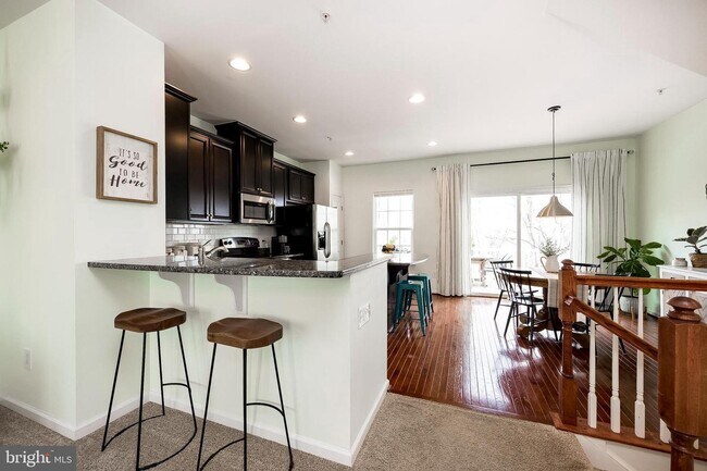 Building Photo - 1872 Thistle Ct