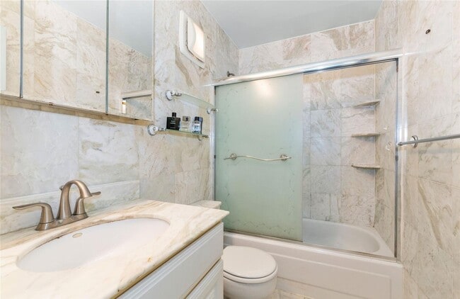 Building Photo - QShore