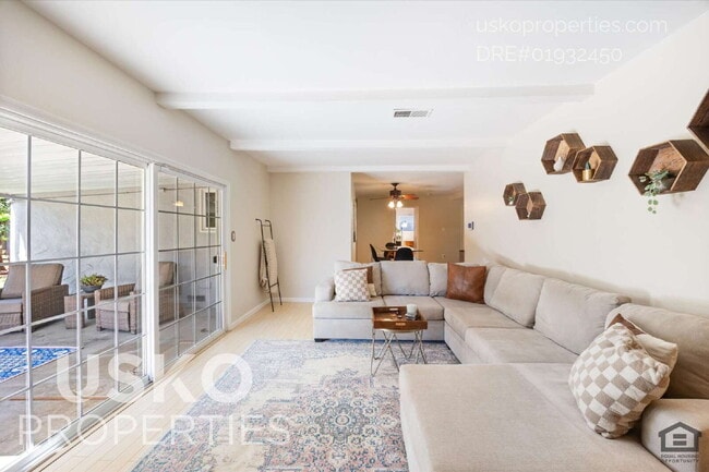 Building Photo - 8844 Garden Glen Way