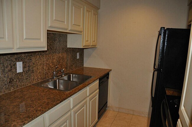 Building Photo - 800 Post Oak Blvd