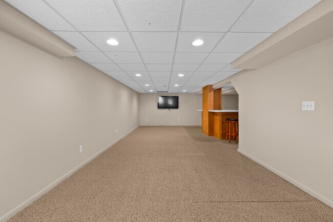 Building Photo - 38636 Rutgers Dr