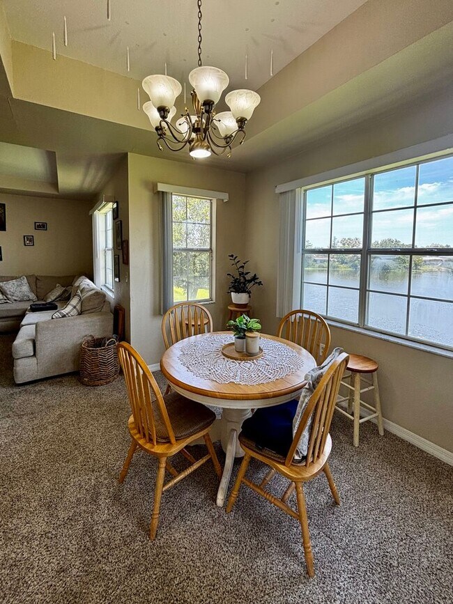 Building Photo - 3/2 unit with beautiful water view becoming available July 1st for an annual lease