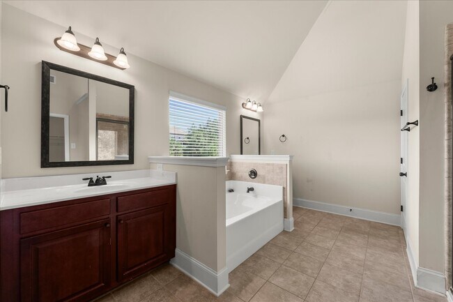 Building Photo - 542 Oconee Cir