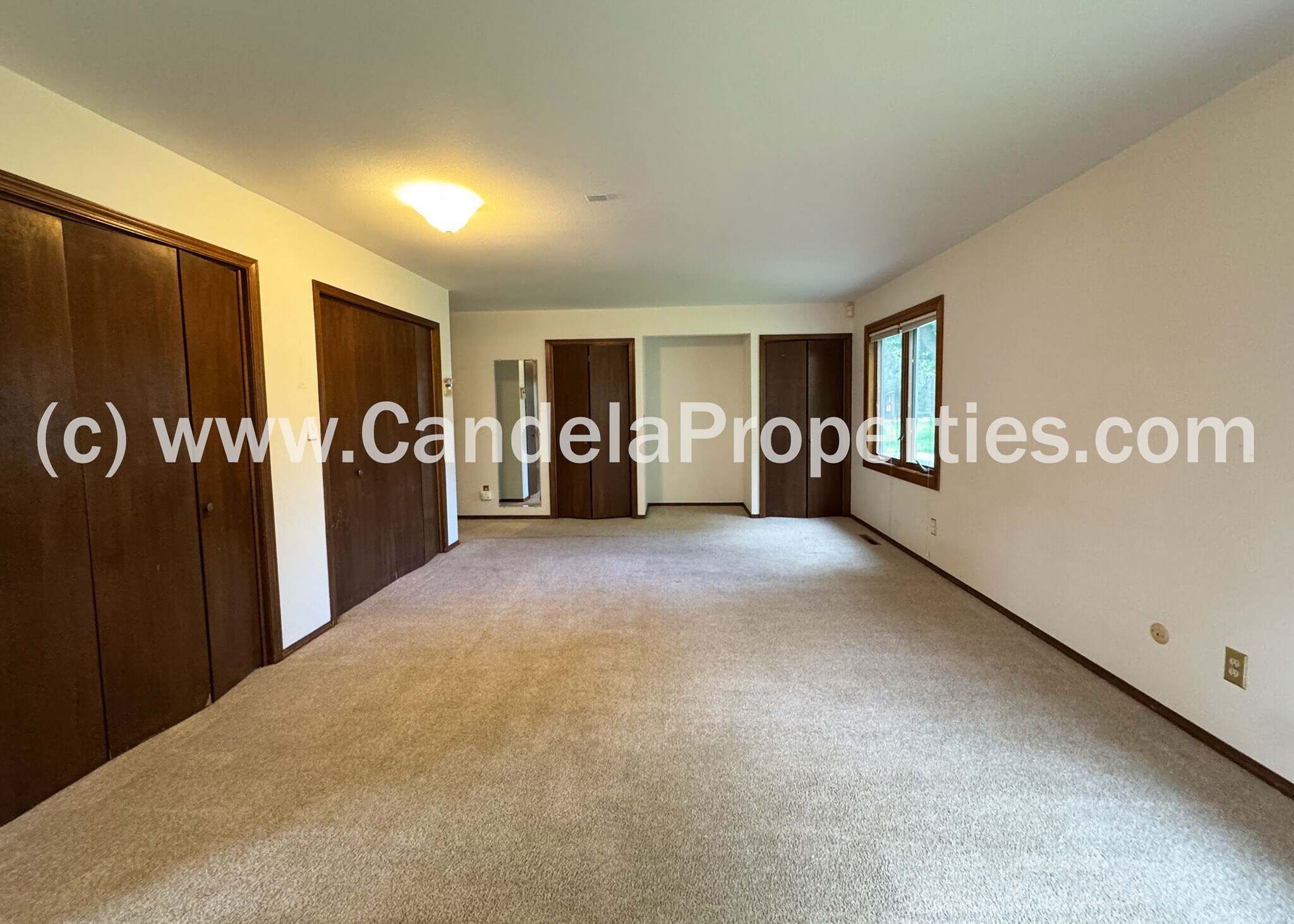Building Photo - 2970 Shoreham Cir