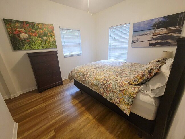 Building Photo - 408 NW 5th Ave